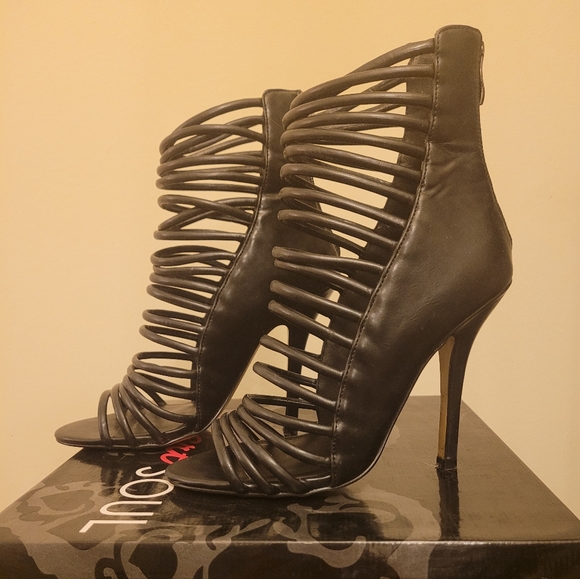 Black Open Toe Heels - Picture 4 of 5